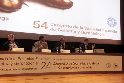 Ninguno de los cambios que conlleva el envejecimiento condiciona el cese de la actividad sexual