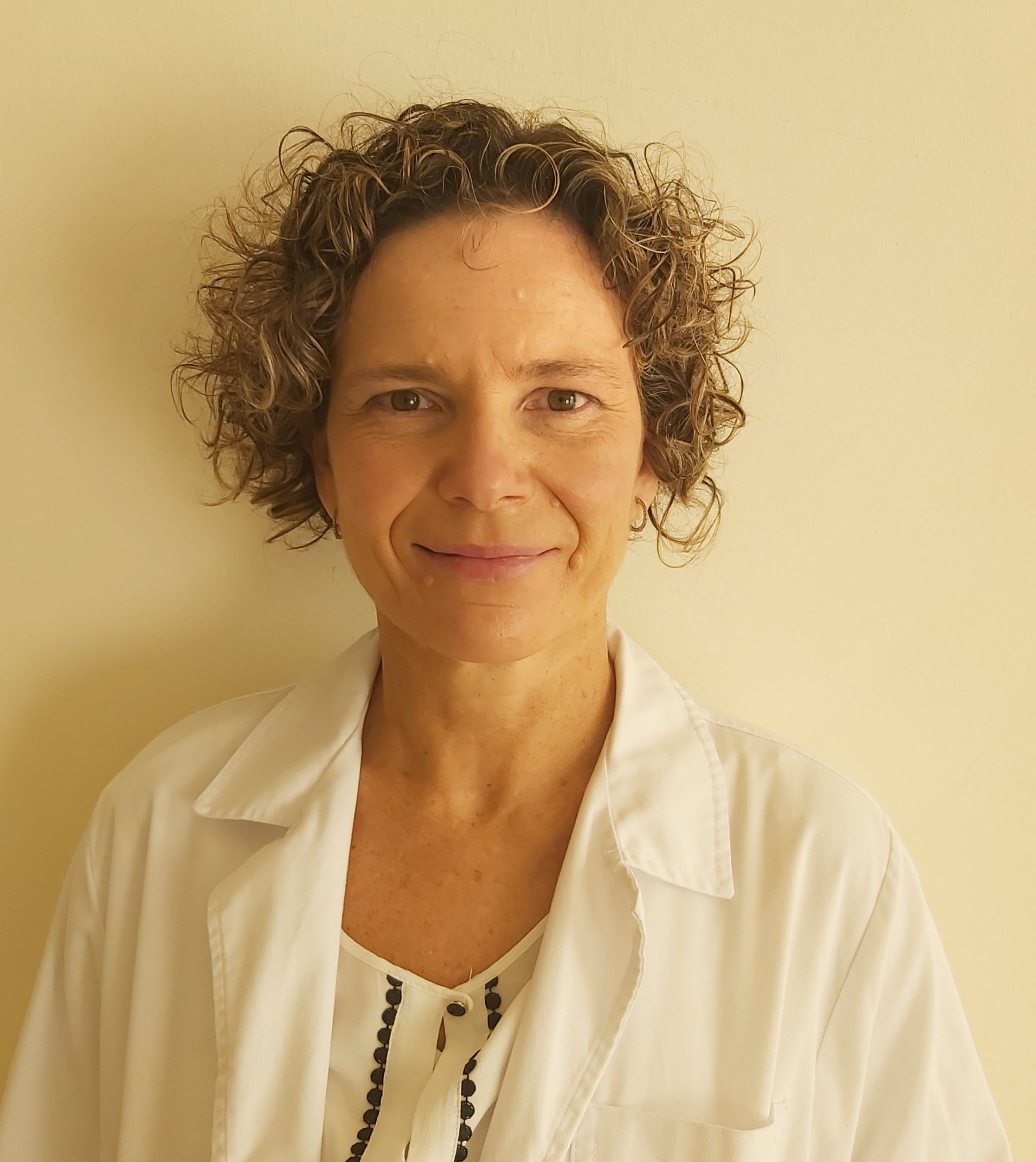 <p>ESTHER MARTÍNEZ ALMAZÁN: “RECOMENDARÍA LA VACUNA ANTIGRIPAL CON INMUNO