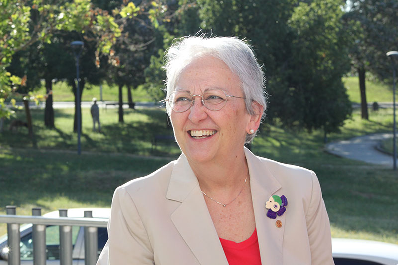 MATILDE FERNÁNDEZ: “LA SOLEDAD NO DESEADA SE CURA HACIENDO BARRIO”