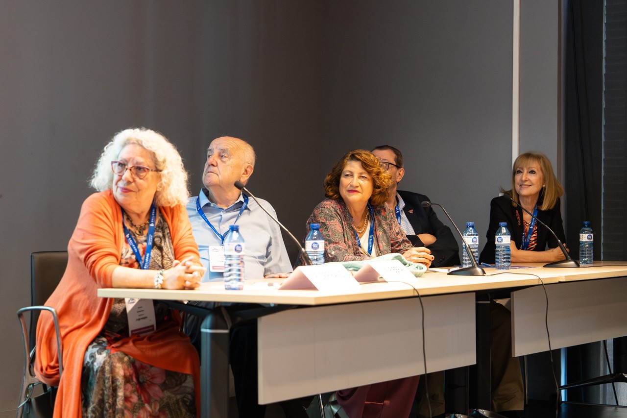 <p><strong>SESIÓN GERIATRAS Y GERONTÓLOGOS SENIOR</strong></p>