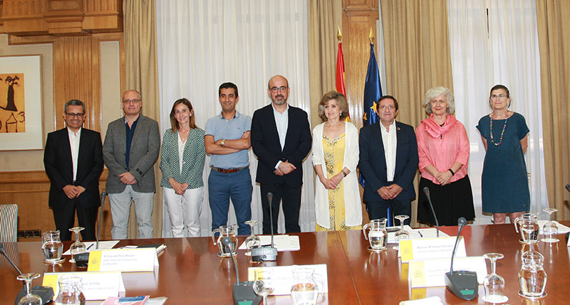 <p>Reunión de la Ministra de Sanidad con los principales representantes de la Sociedad Espa&n
